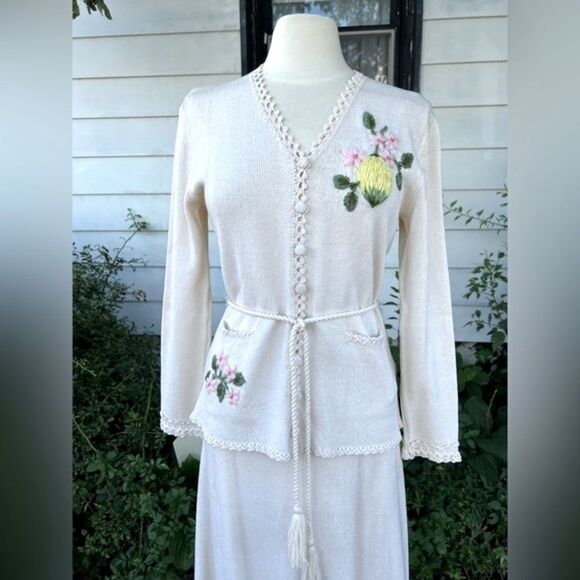 Vintage 1970’s Miss JoAnn Knitted Midi Skirt Set Embroidered Flowers Sz 14 - Picture 2 of 14